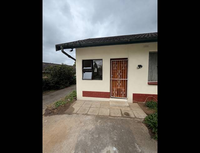 1 BEDROOM SEMI DETACHED TO LET IN GREENDALE